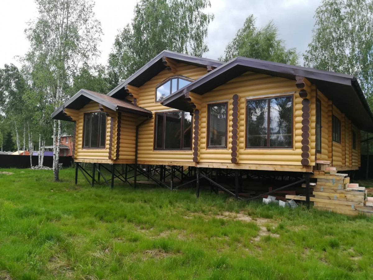 SHlifovka-i-pokraska-sruba